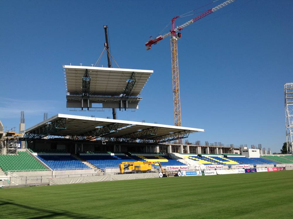 Démantèlement tribune Auchan Stade du Hameau