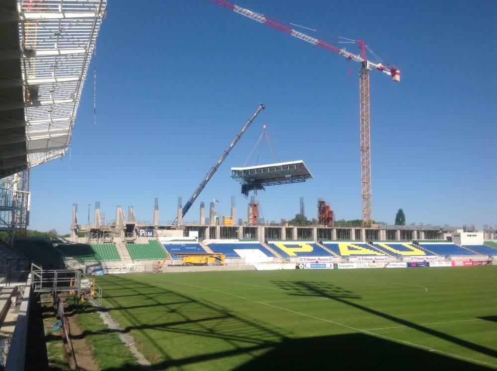 Démantèlement tribune Auchan Stade du Hameau